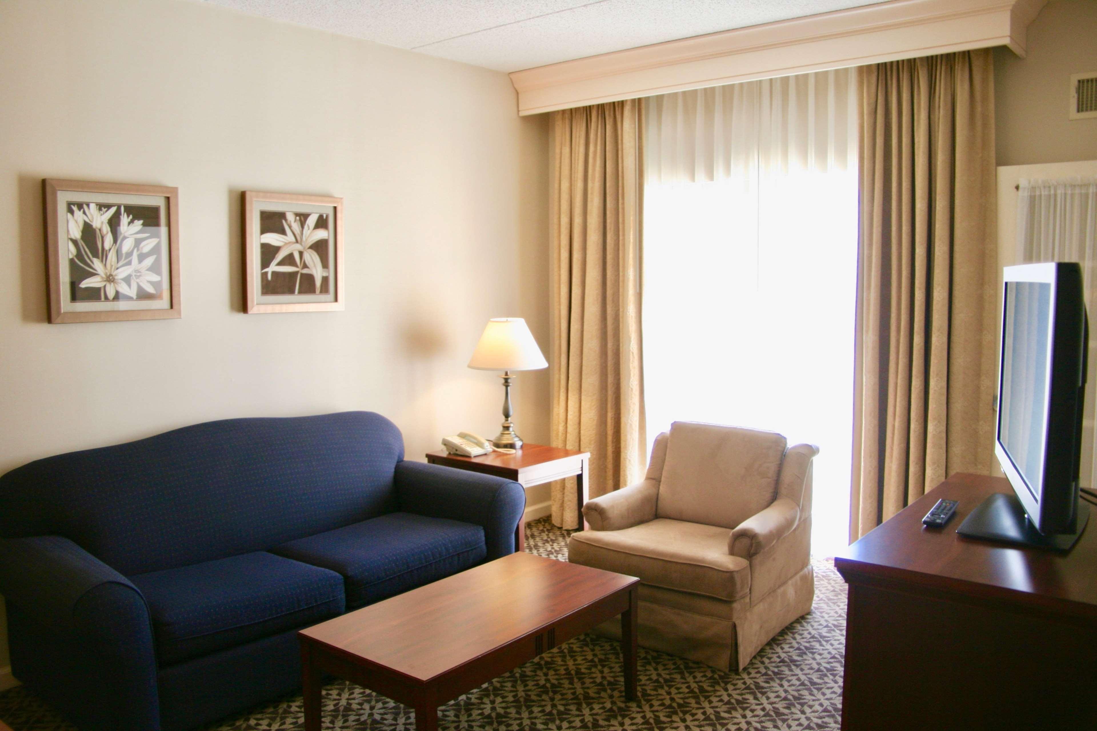 Doubletree Suites By Hilton Mount Laurel Exterior photo