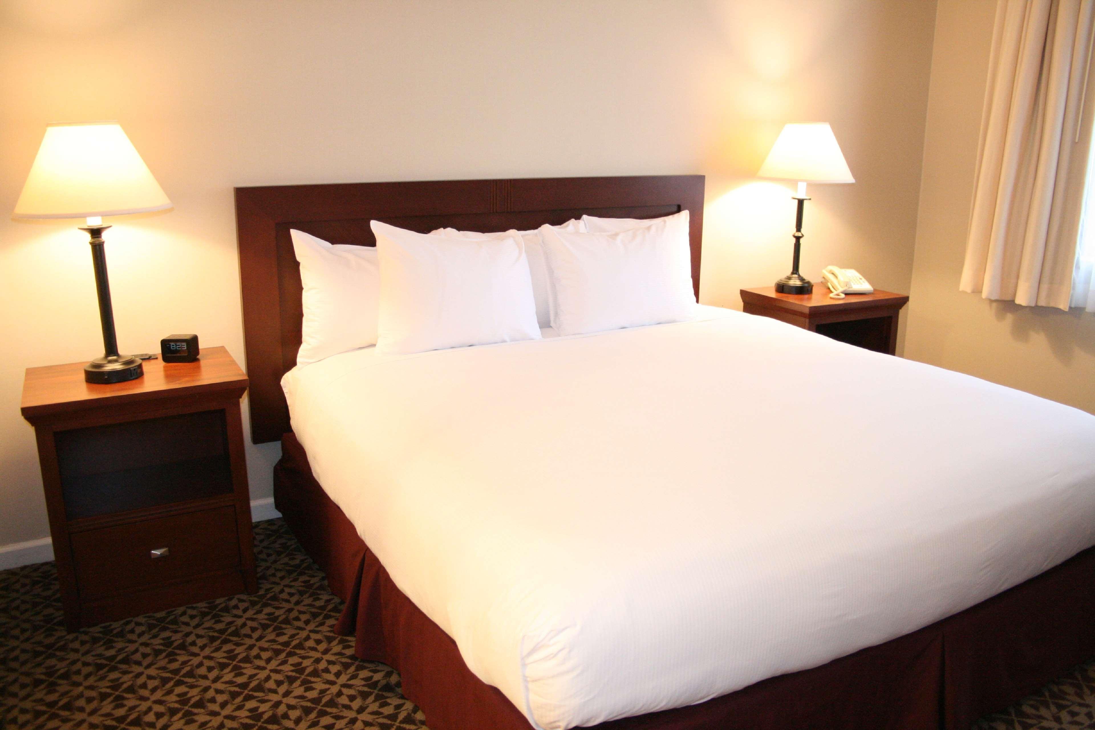 Doubletree Suites By Hilton Mount Laurel Exterior photo