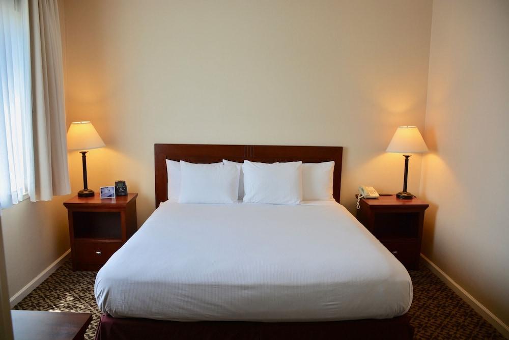 Doubletree Suites By Hilton Mount Laurel Exterior photo