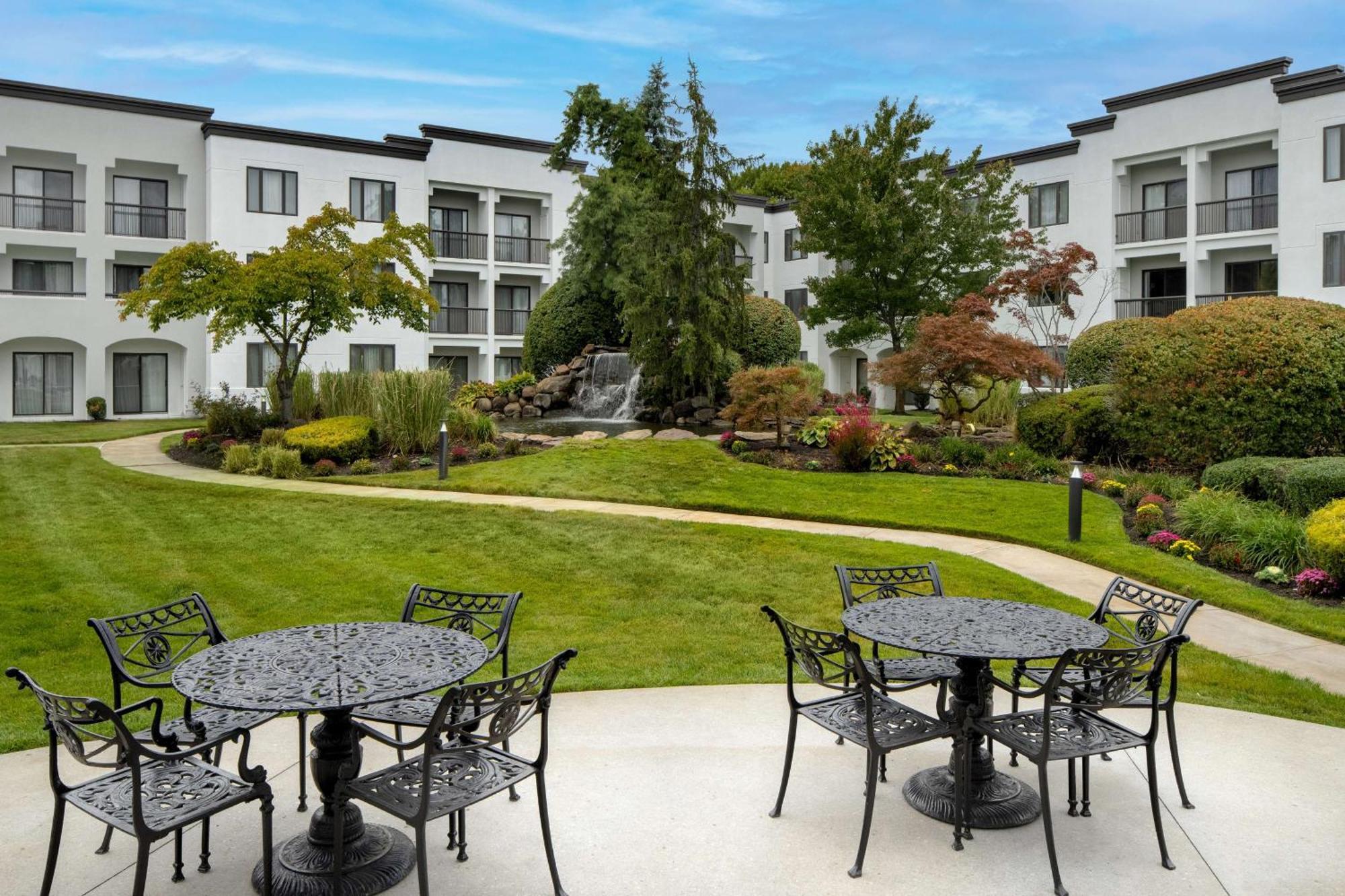Doubletree Suites By Hilton Mount Laurel Exterior photo