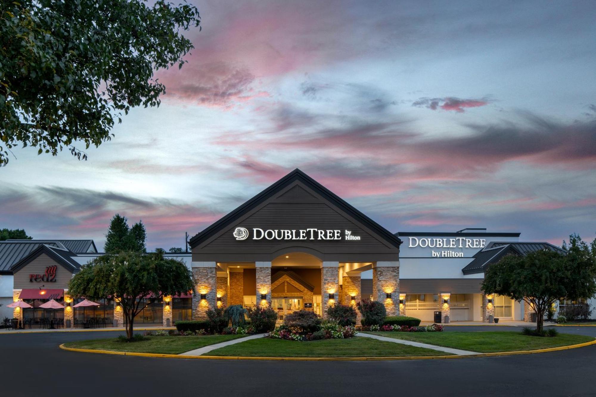 Doubletree Suites By Hilton Mount Laurel Exterior photo