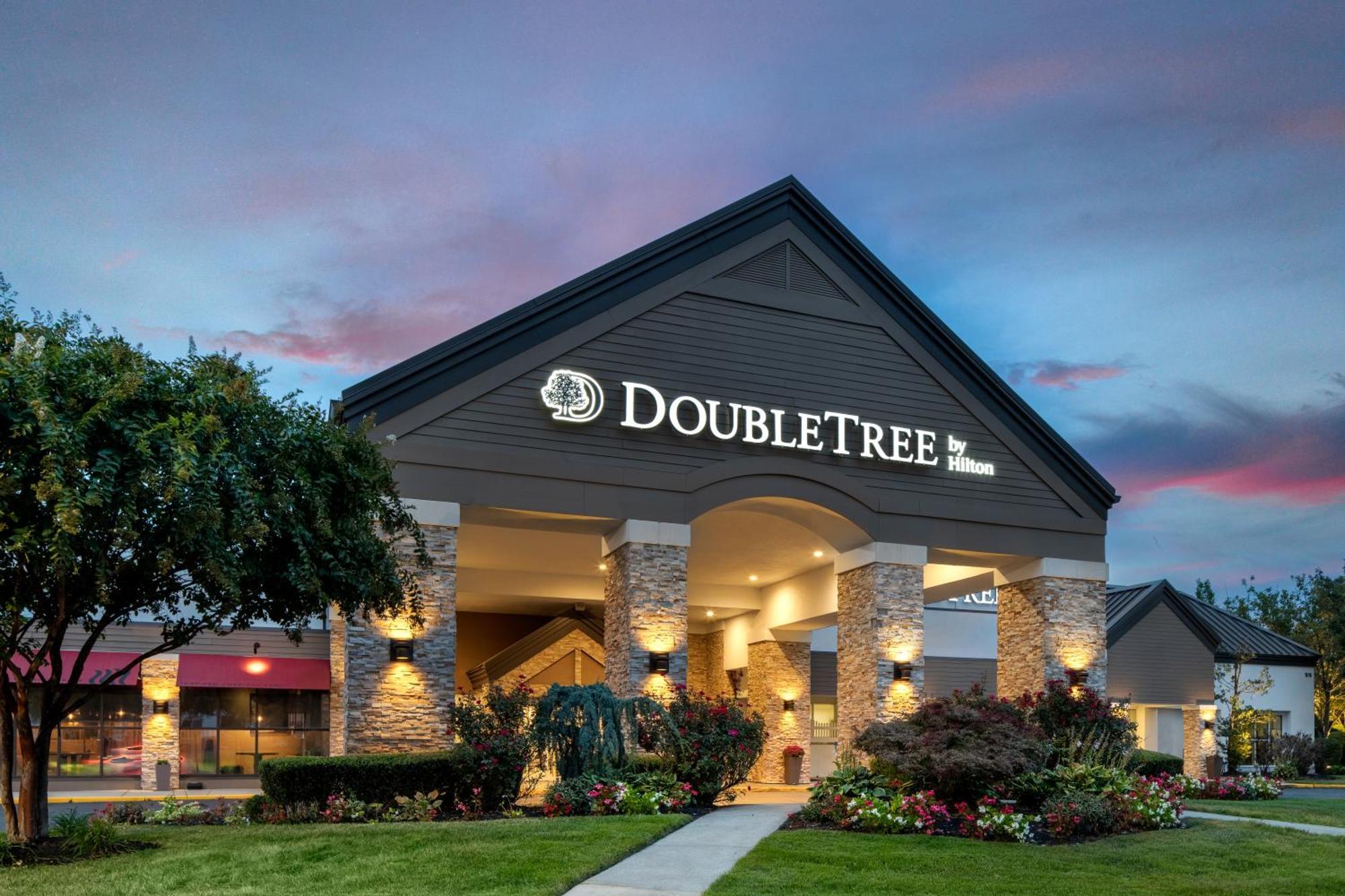 Doubletree Suites By Hilton Mount Laurel Exterior photo