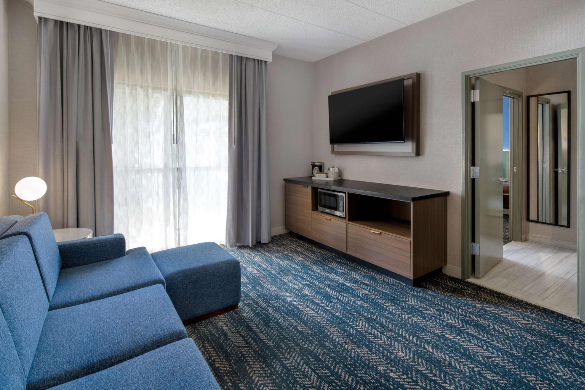 Doubletree Suites By Hilton Mount Laurel Exterior photo