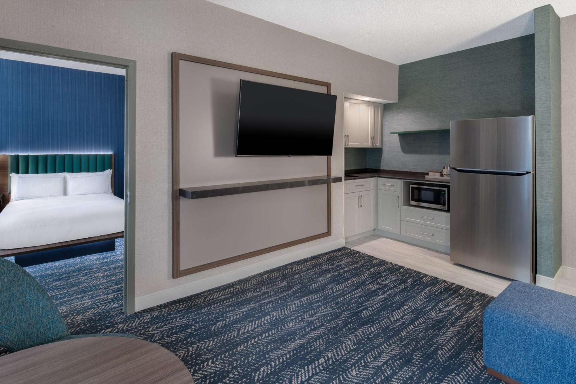 Doubletree Suites By Hilton Mount Laurel Exterior photo