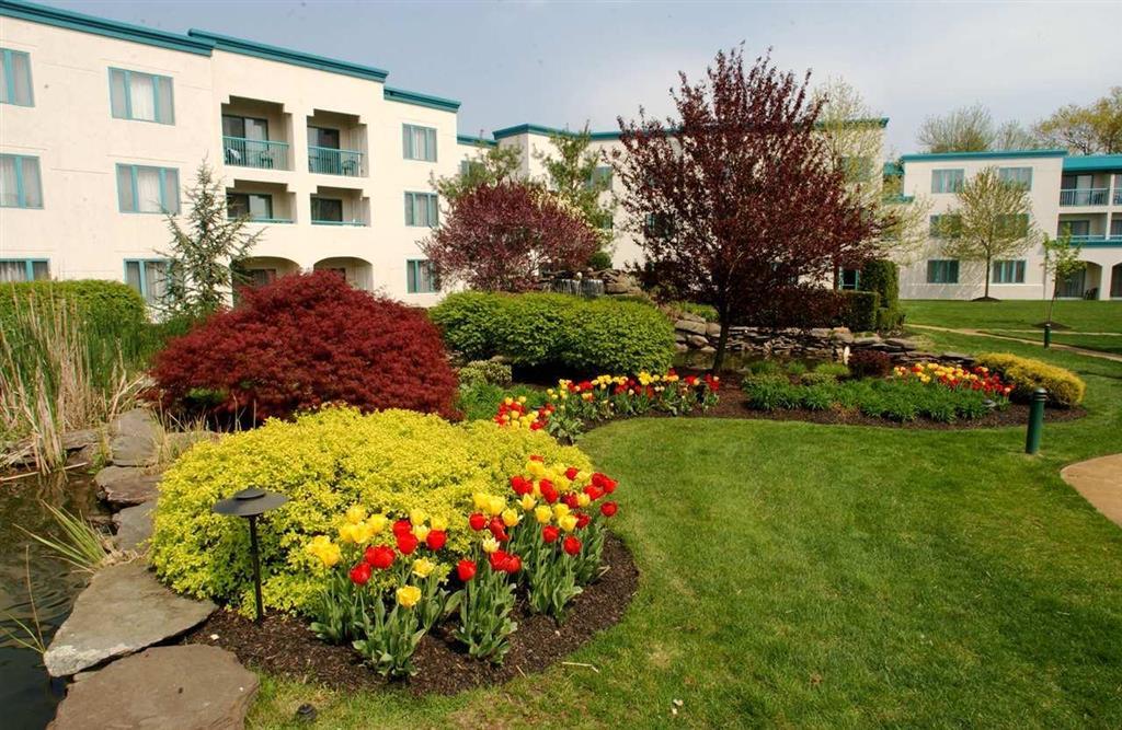 Doubletree Suites By Hilton Mount Laurel Exterior photo